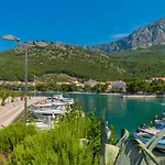 Vikk In Makarska By Guide Villa *