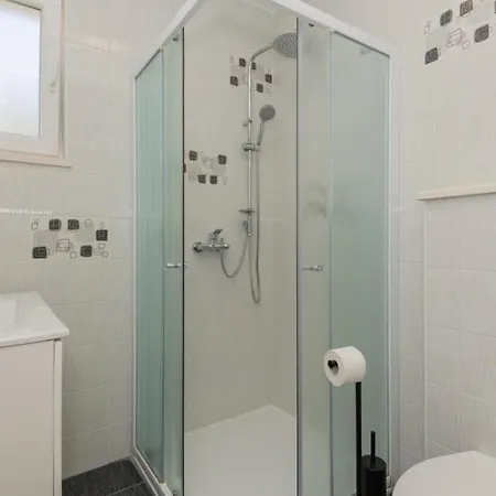 Villa Vikk In Makarska By Guide *