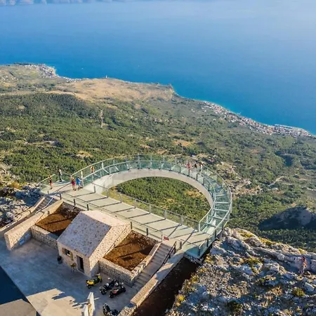 Villa Vikk In Makarska By Guide *