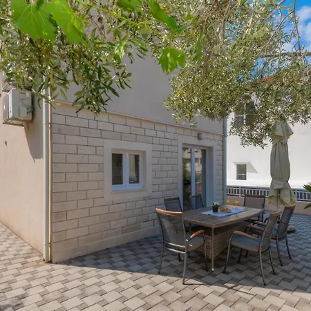 Vikk In Makarska By Guide *