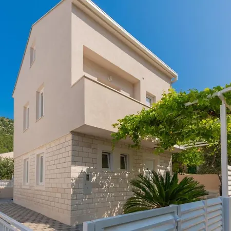 Vikk In Makarska By Guide Drvenik (Split-Dalmatia)